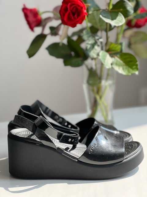 Босоніжки Crocs Brooklyn High Shine Ankle Strap Wedge, W7, W8, W9