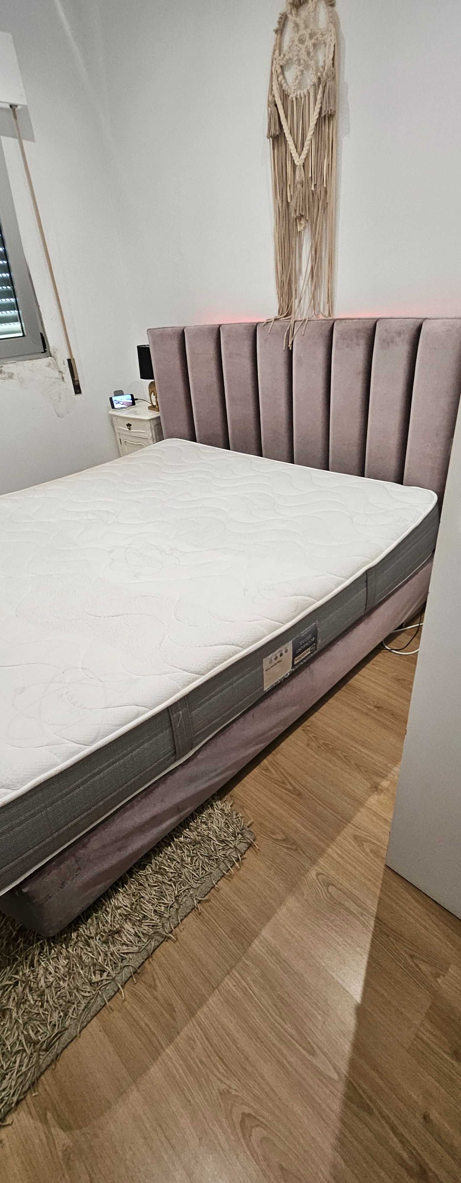 Cama Com cabeceira em tecido - king size