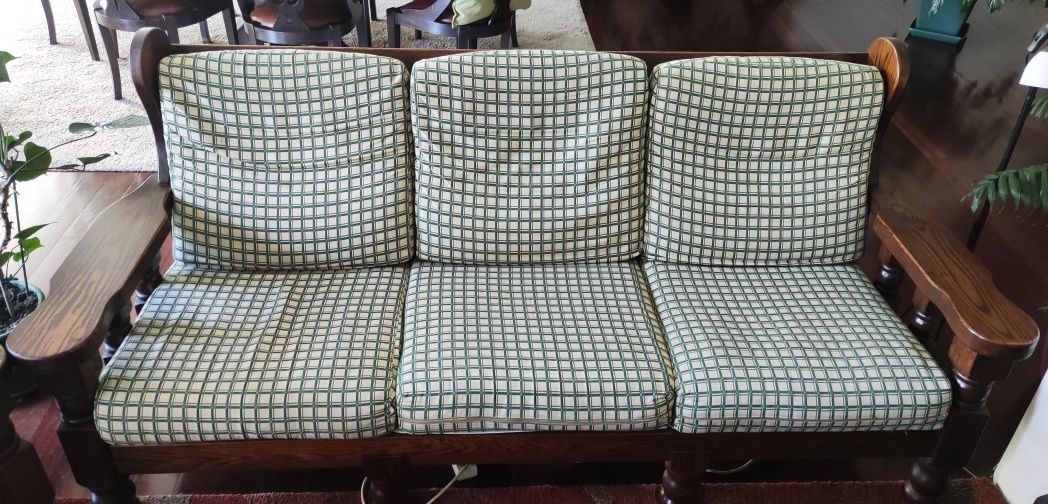 Conjunto de sofás em madeira maciça