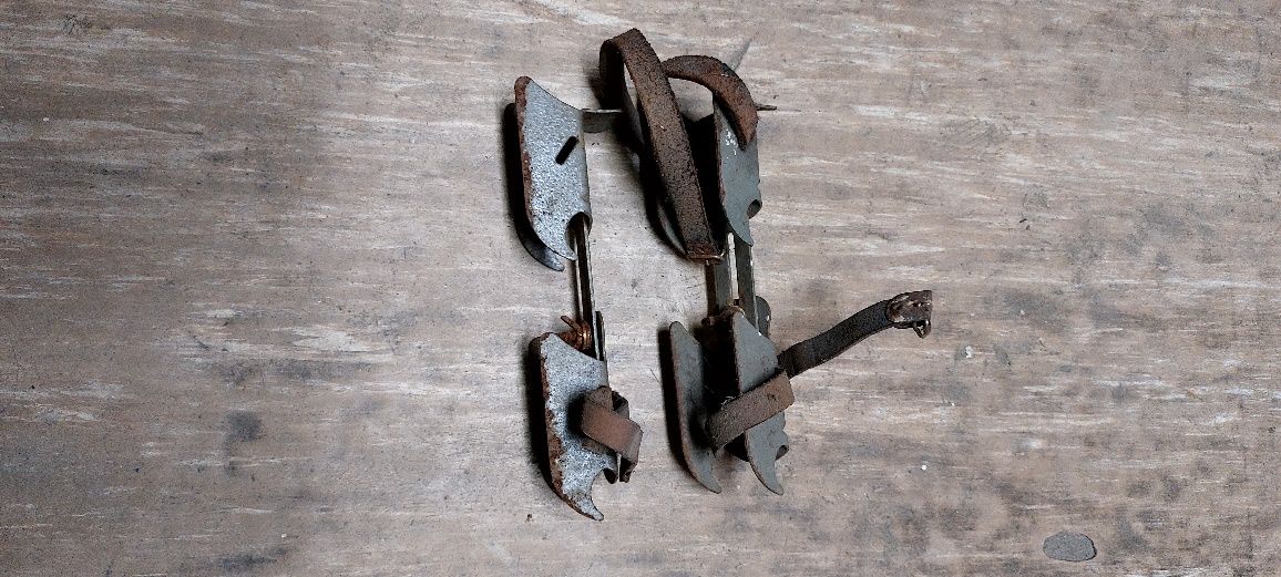 Stare łyżwy PRL mocowane do butów GRATIS 4 paski , troki skórzane