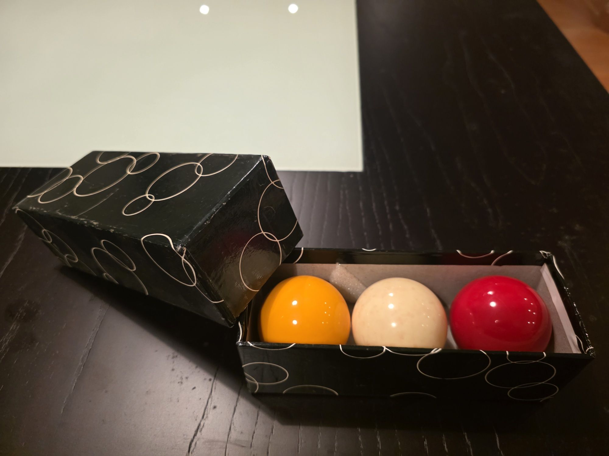 Mesa Snooker moderna em bom estado com tampo e peças para bilhar