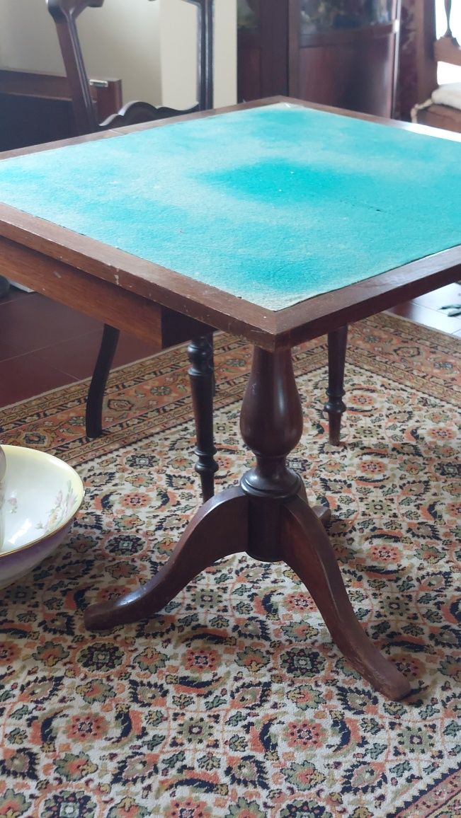 Mesa de jogo com feltro