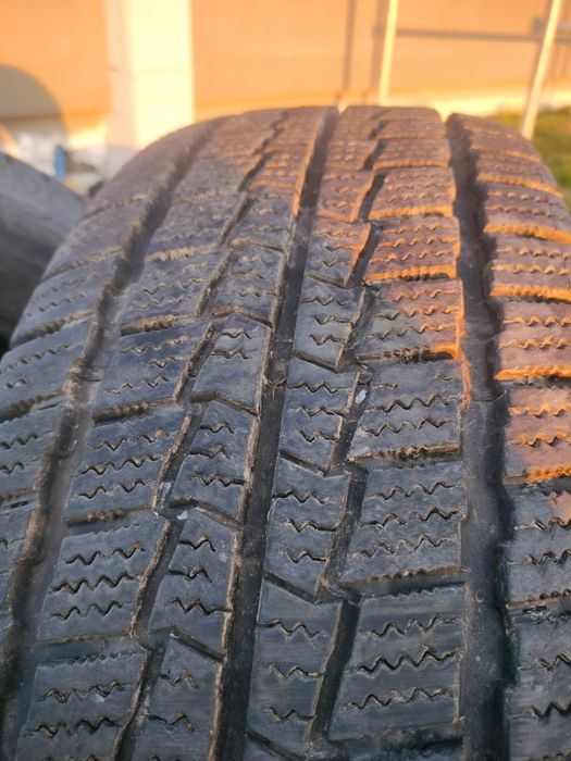 Opony zimowe hankook 215/70r15C stan b. Dobry