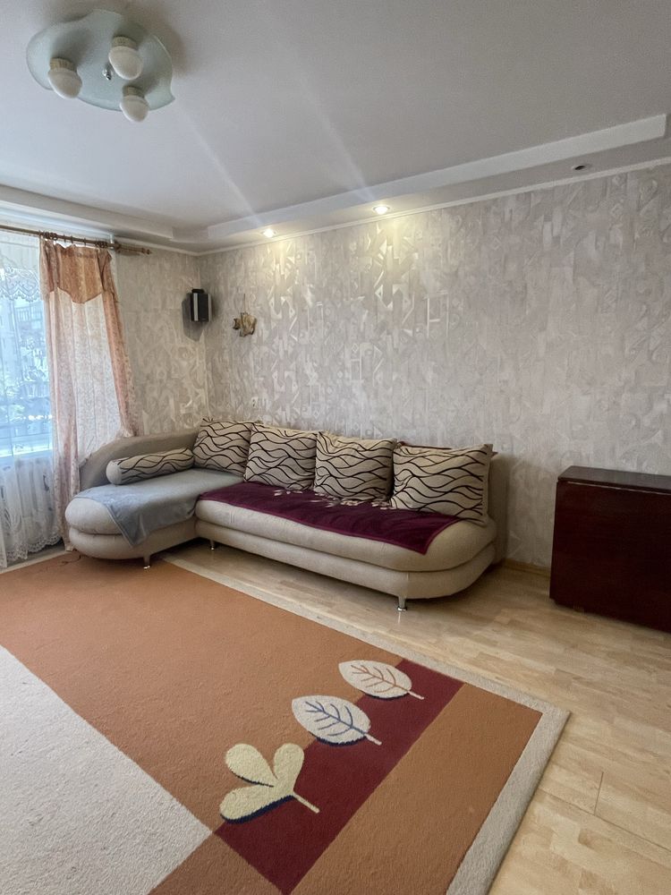 Трьохкімнатна , Відродження, 67м2
