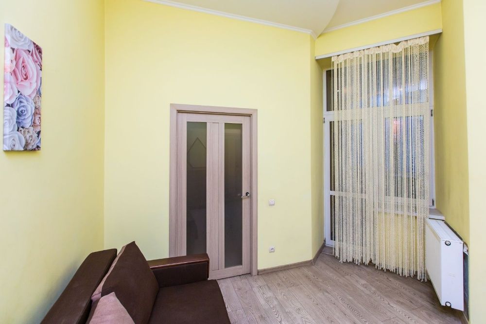 Двохкімнатна квартира подобово, погодинно, в ближньому центрі