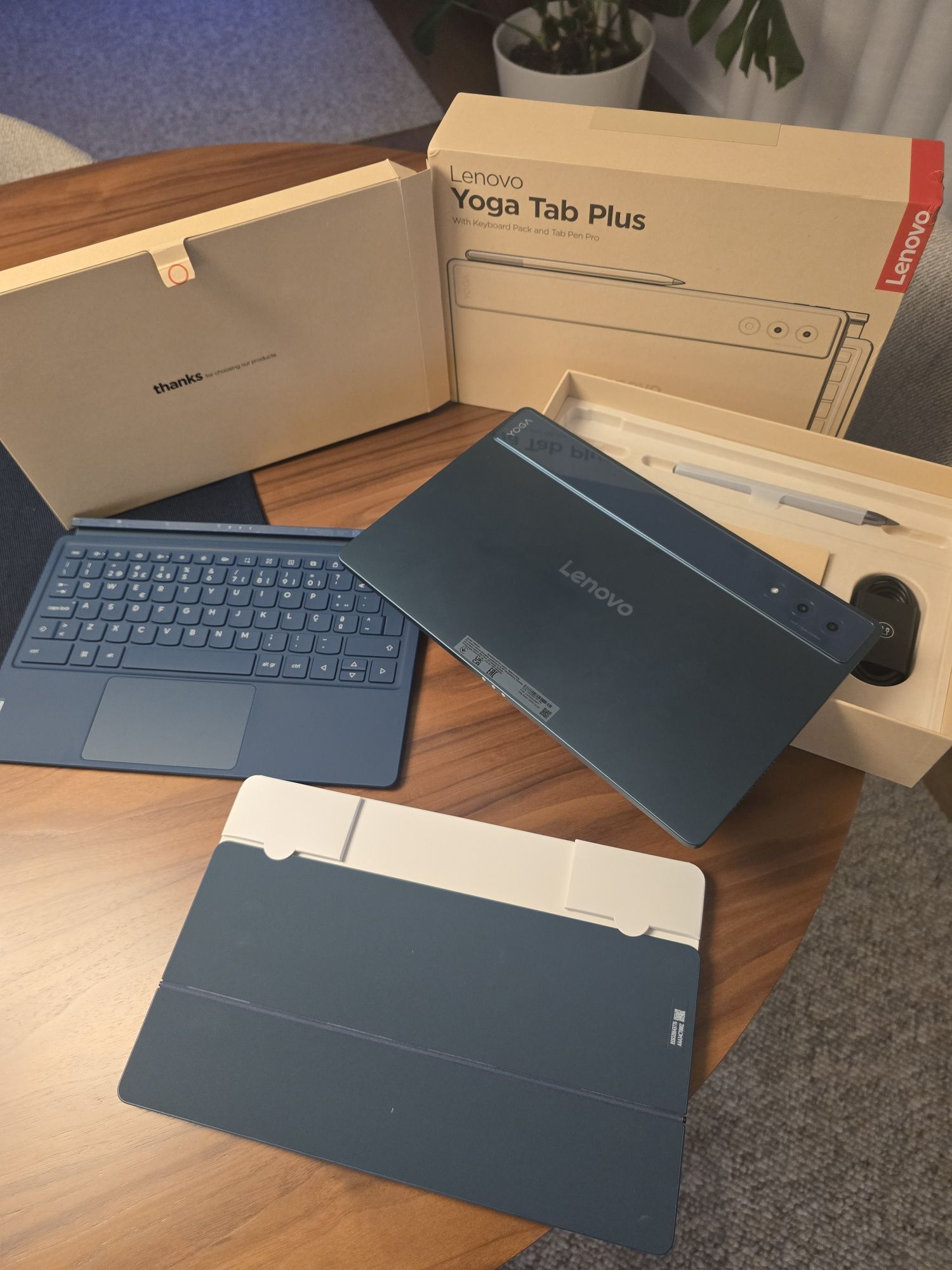 Lenovo Yoga Tab Plus 16GB/256GB NOVO + Teclado + Pen. Troca/retoma.
