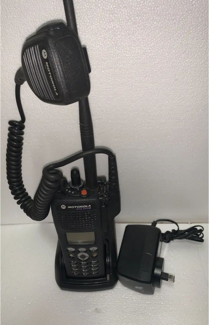 Портативна цифрова радіостанція Motorola XTS2500 I model 3 VHF