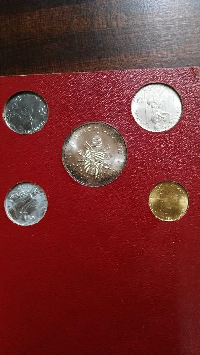 Liras italianas e selos