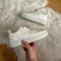 Женские кроссовки Nike Air Force 1