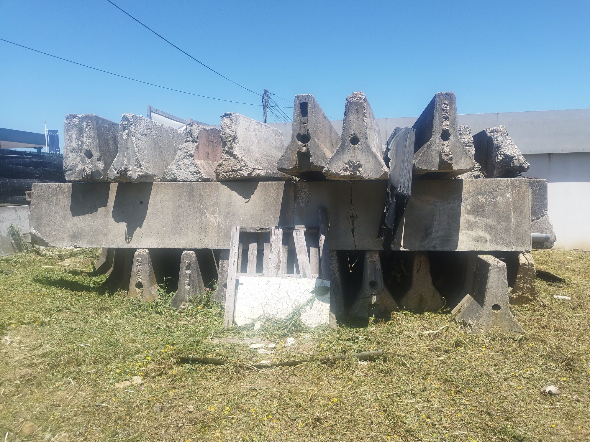 Baias de betão várias