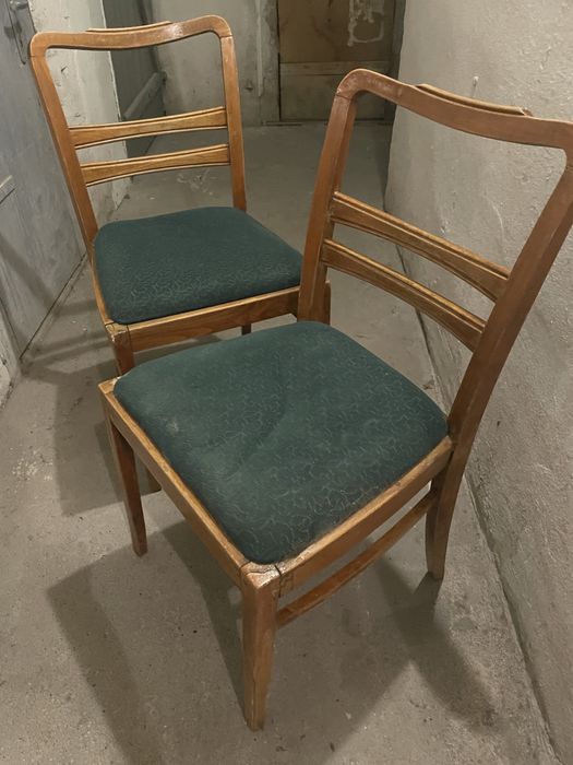 Stare krzesła do renowacji