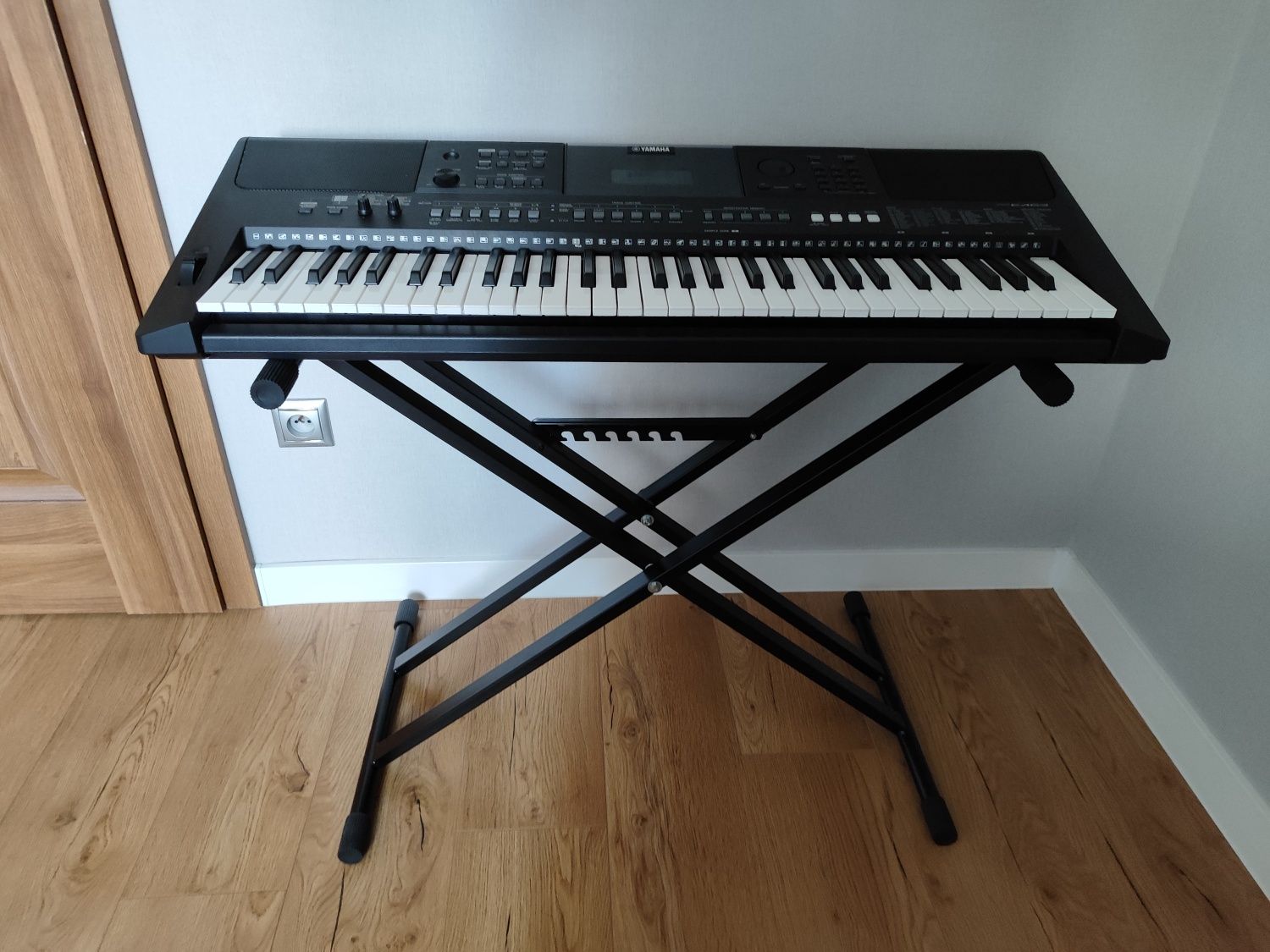 Keyboard Yamaha PSR E463 jak nowy + statyw i pokrowiec