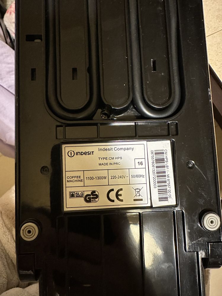 Кофеварка , кофемашина, кавоварка , кавомашина Indesit Uno