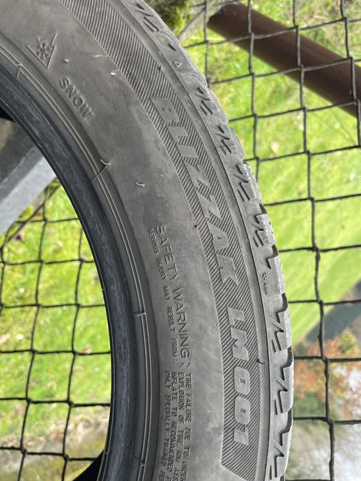 Brigstone Blizzak lm001 225/50 R17