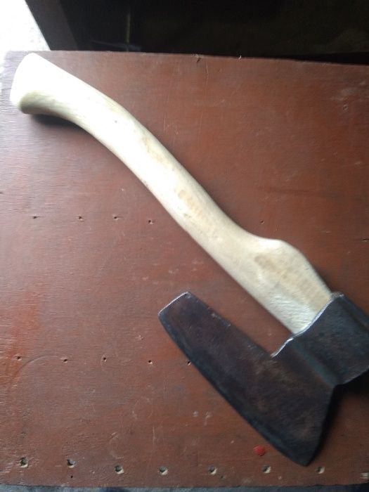 Мясной топор с ручкой.