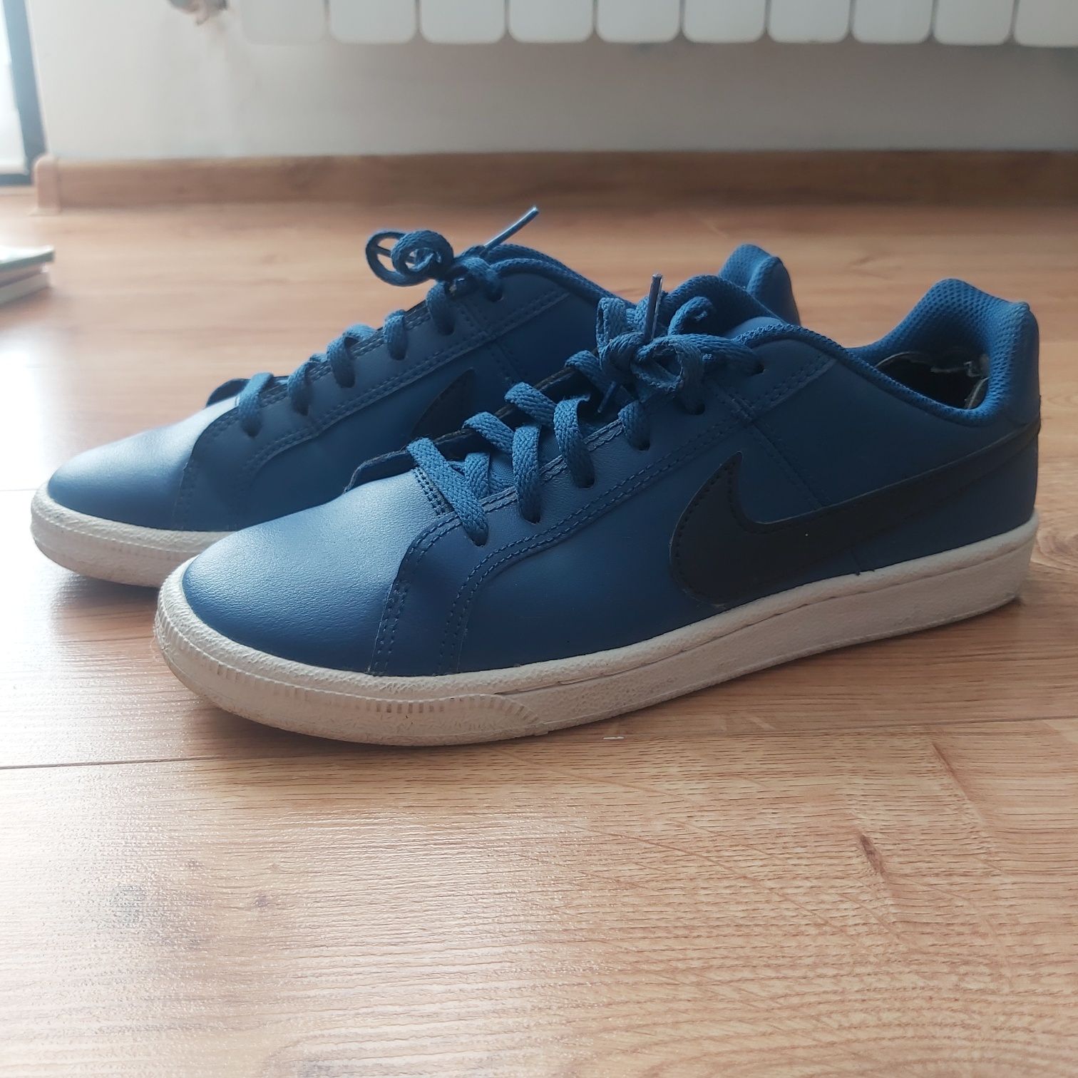 Niebieskie buty Nike ze skóry