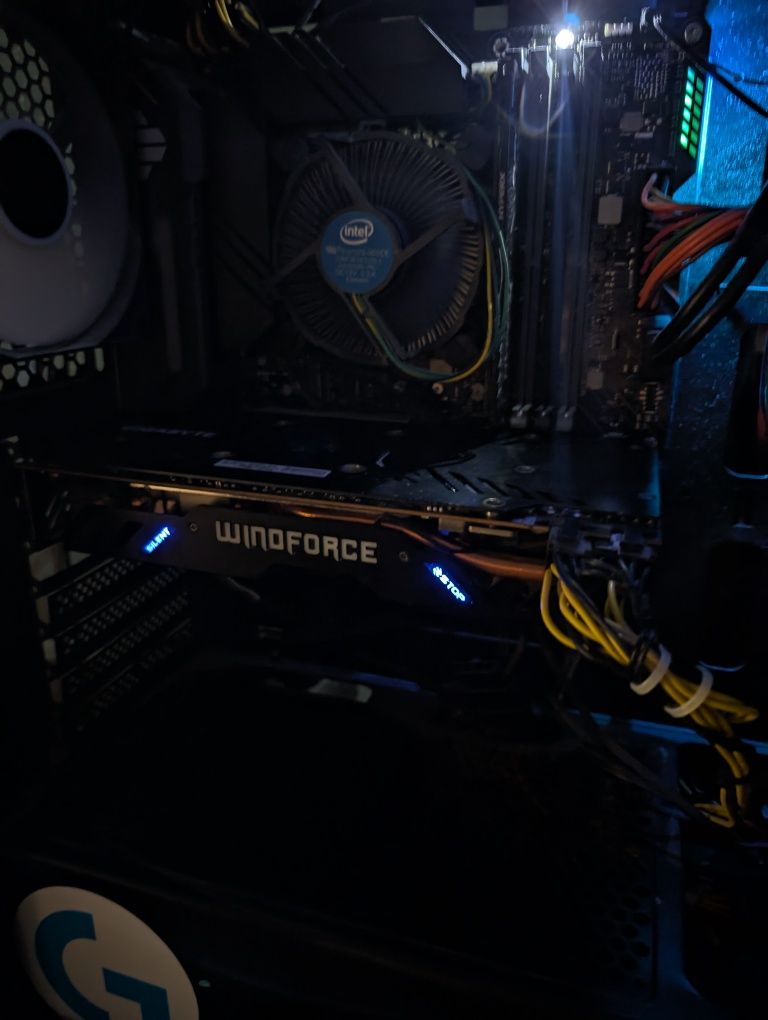 Відеокарта 8GB (Gigabyte Radeon R9 390)