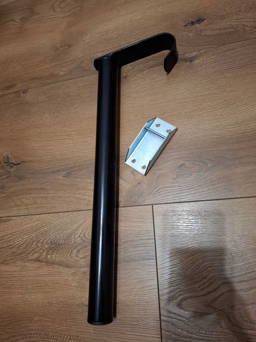 Wieszak na siodło czarny składany