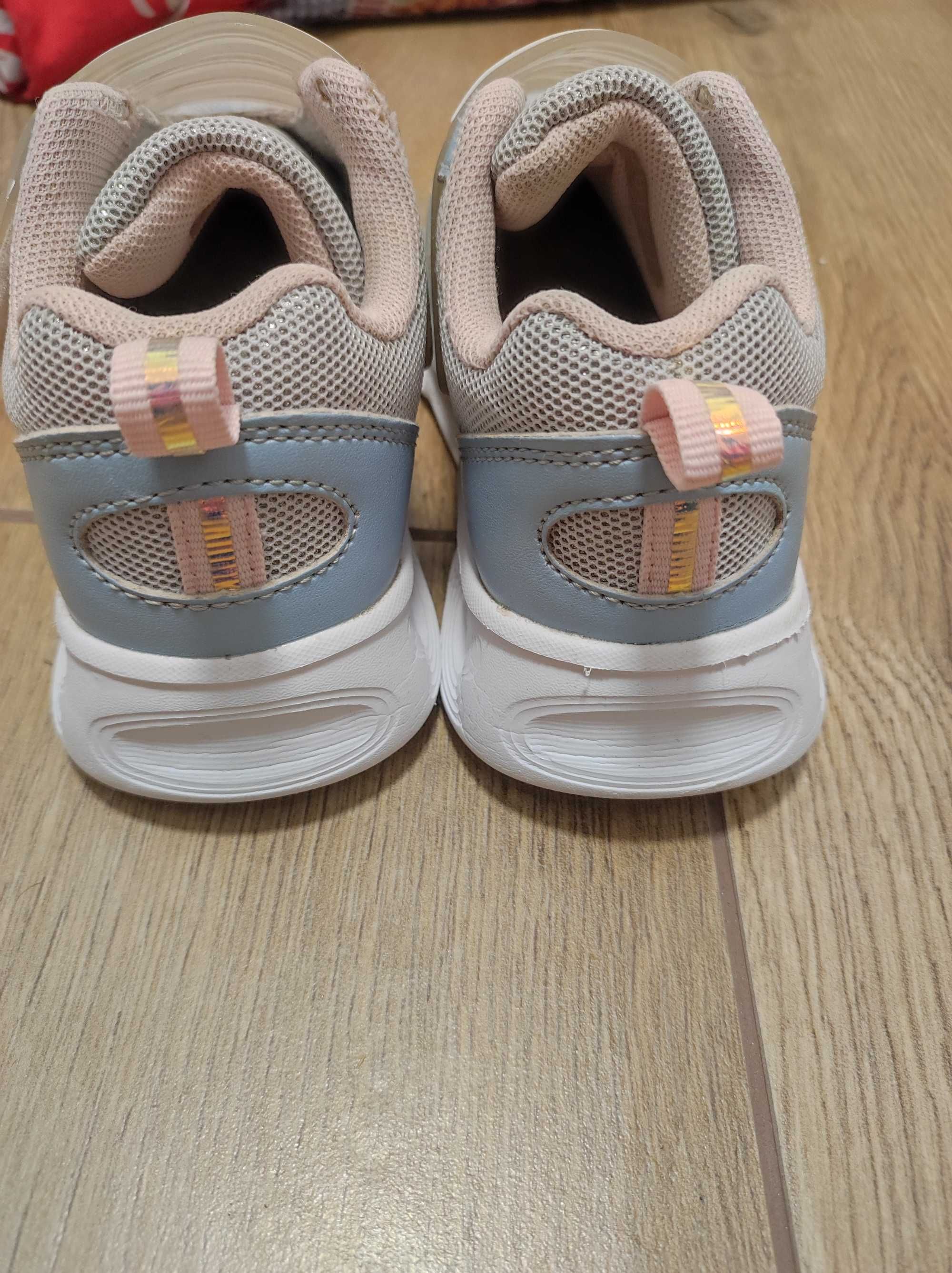 Buty sportowe dla dziewczynki 27