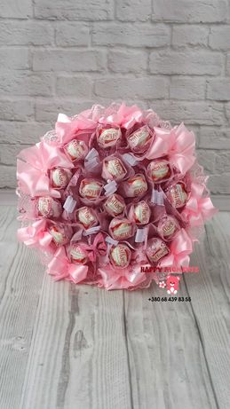 Ніжно-рожевий букет із цукерками Рафаелло, подарунок для дівчини жінки