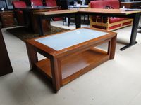 Enorme mesa de centro em madeira de cerejeira - Tampo em vidro fosco -