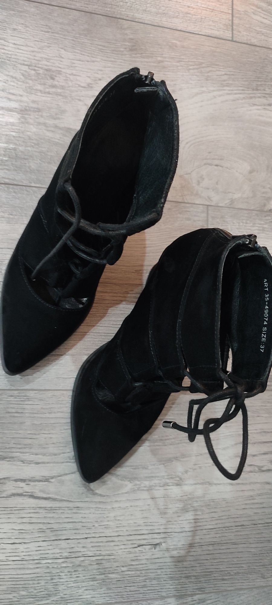 Botki z zamkiem z tyłu, buty na wysokim obcasie
