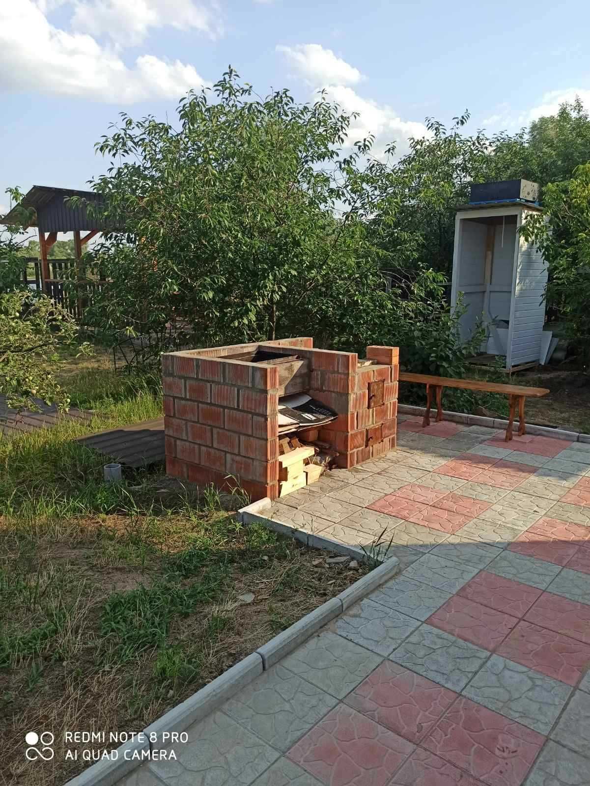 Будиночок на березі річки Дніпро, Десна, Київ.