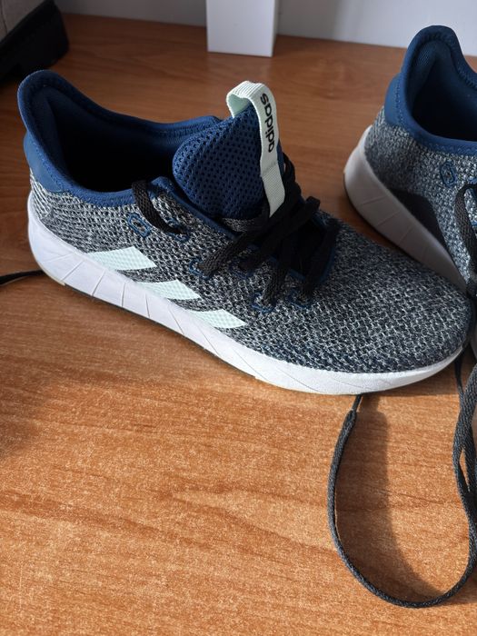 Adidas nowe Krasovki są raz ubrane jak nowe bardzo miękkie i wygodne