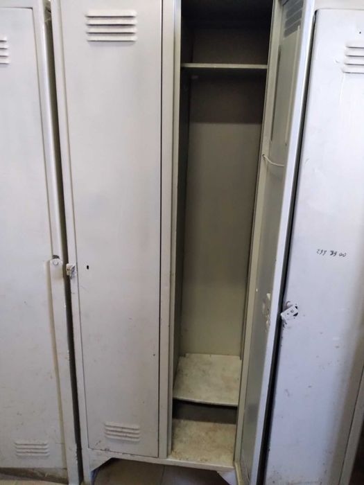 Продам металеві шкафи