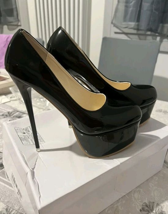 Czarne szpilki lakierowane 42 43