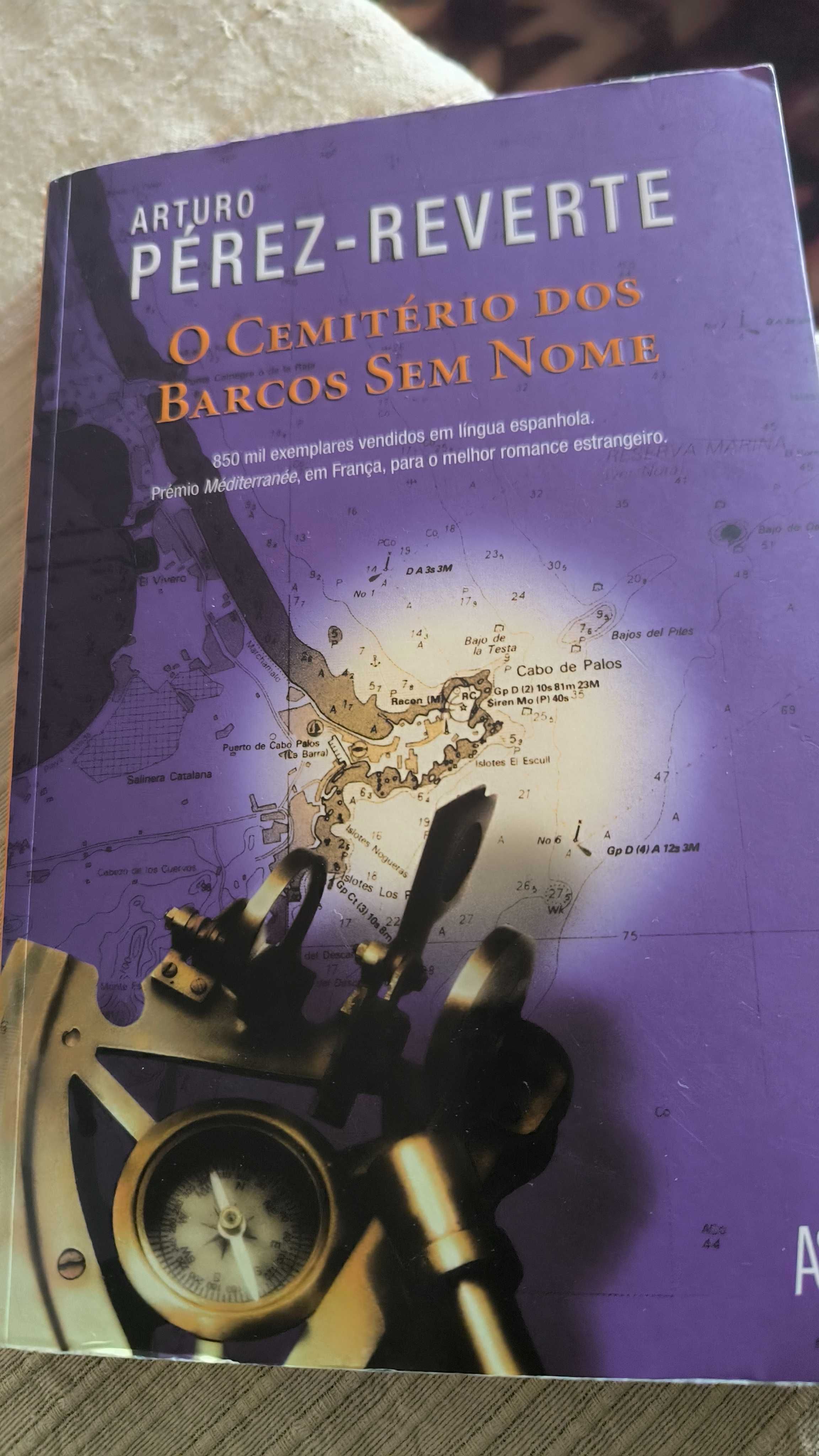 Arturo Perez-Reverte - O Cemitério dos Barcos Sem Nome