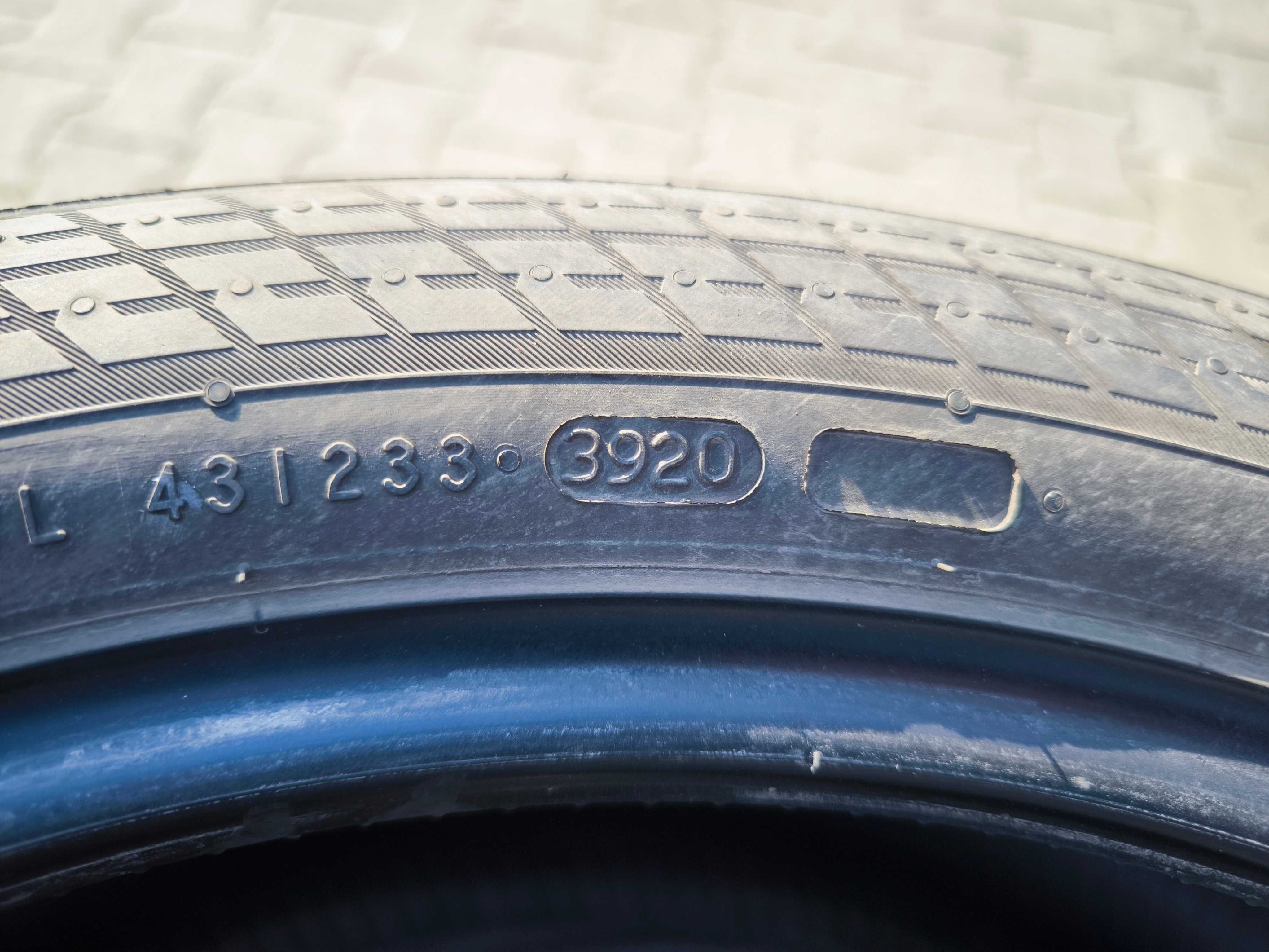Opony zimowe  18" - Nokian 215/50R18