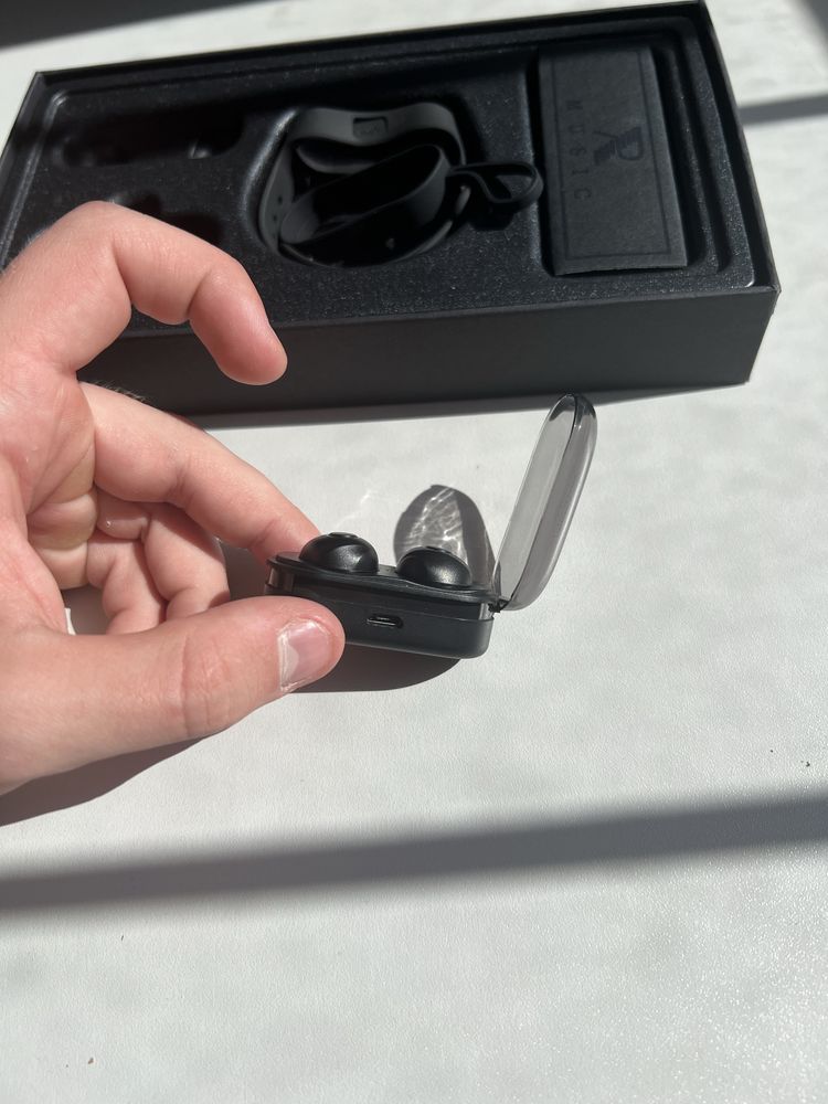 Навушники REMAX TWS-15 Black з браслетом (Bluetooth)