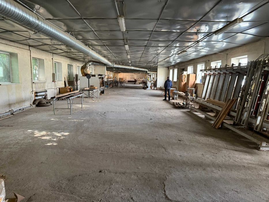 Продаж виробничого комплексу 4320 м2 та 2 га у Житомирська обл, Чуднів