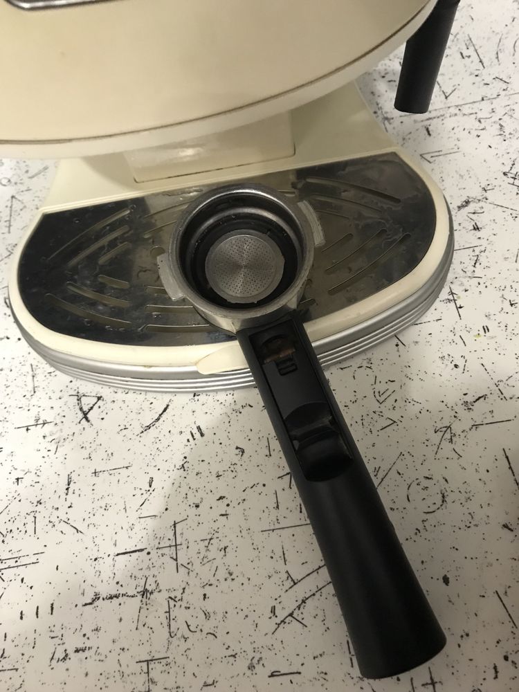 Кофеварка DELONGHI EC-300 M.E (CREAM)