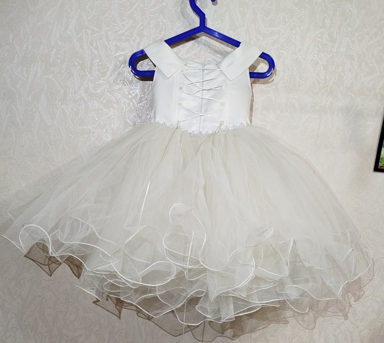 Святкова пишна сукня на дівчинку 5-7 років