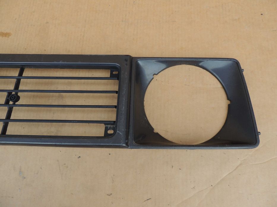 Atrapa chłodnicy okular grill Suzuki Samurai Samuraj 84,85,86-90 SJ413