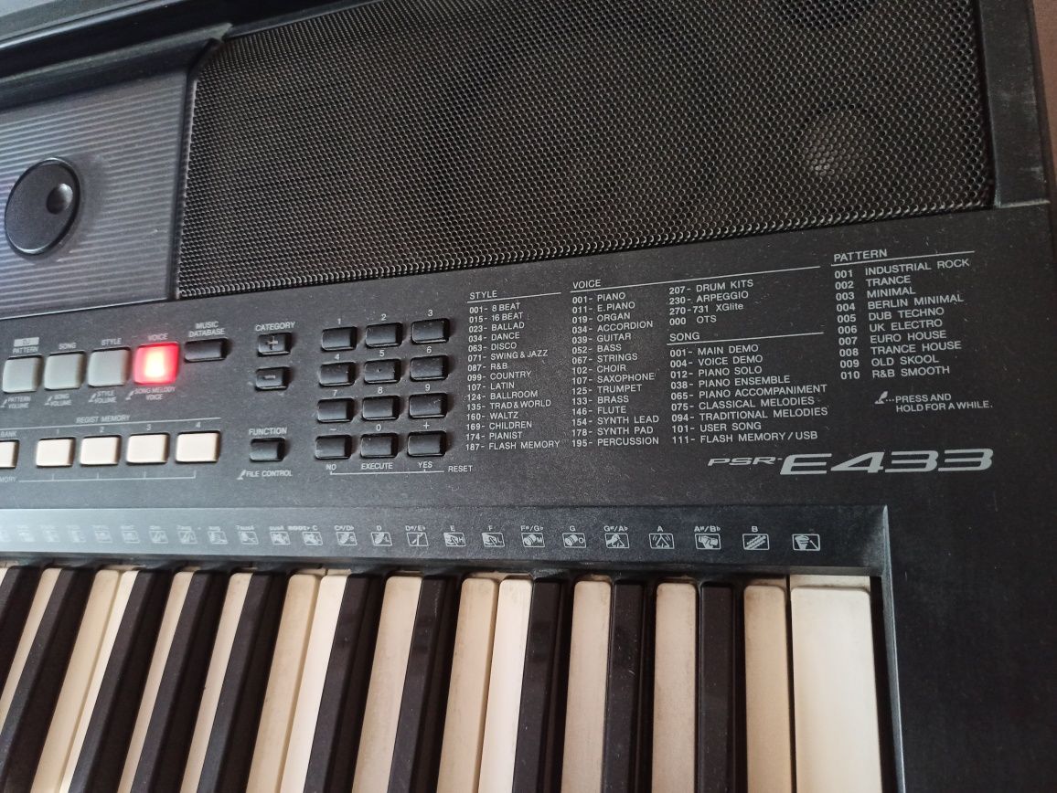 Синтезатор Yamaha psr E433