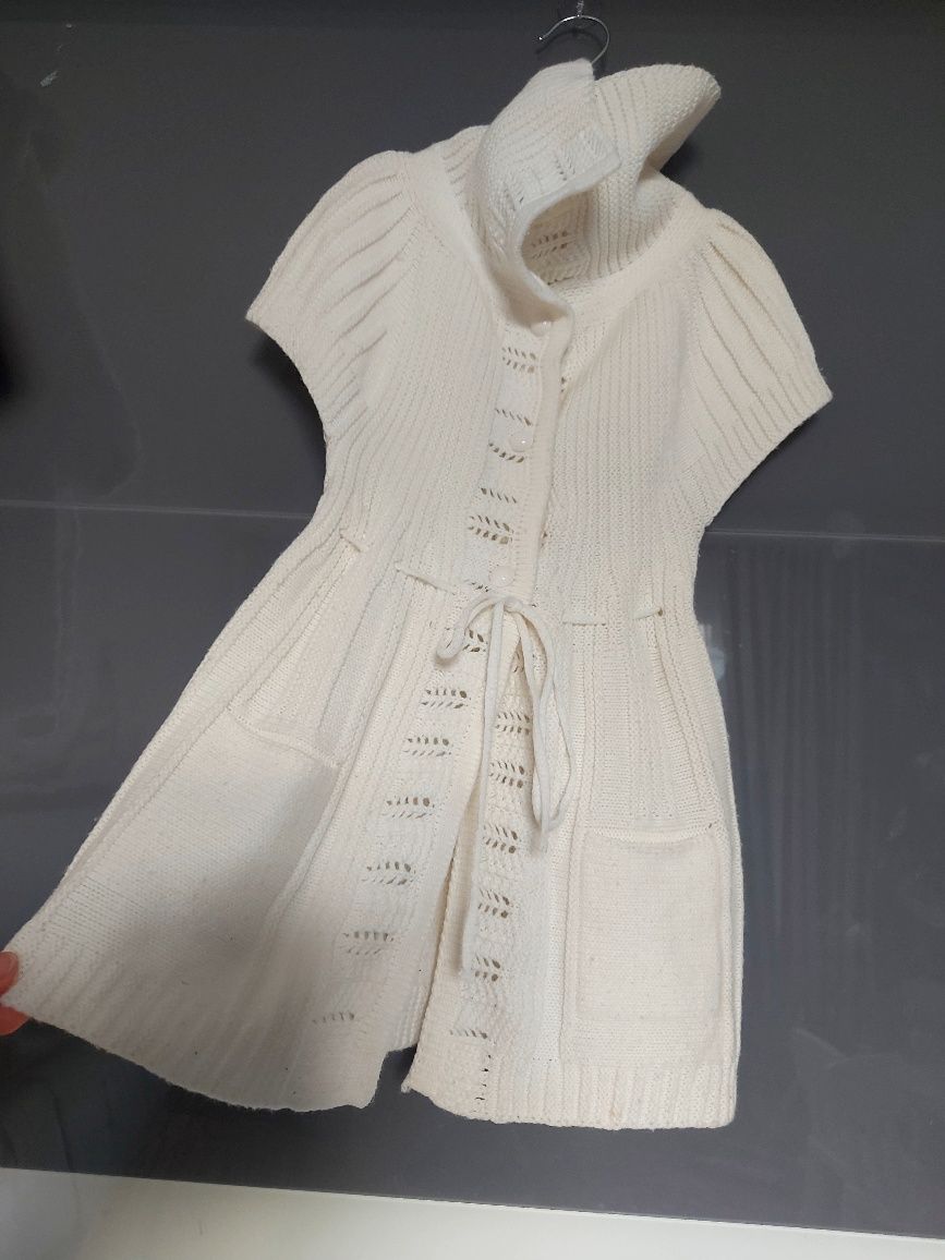 Śmietankowy bezrękawnik elegancka kamizelka r.116/122