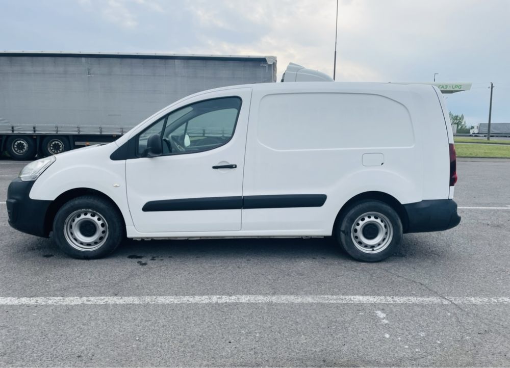 Автомобіль peugeot partner maxi  пробіг