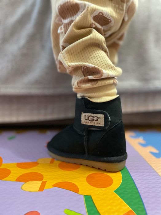 Дитяче взуття, уггі