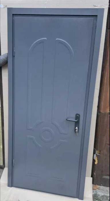 Двері вхідні технічні металеві тамбурні з ДСП накладками