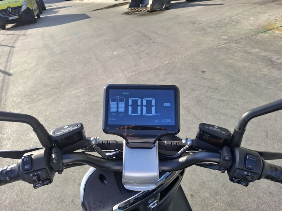 Scotter  eléctrica Yadea G5S