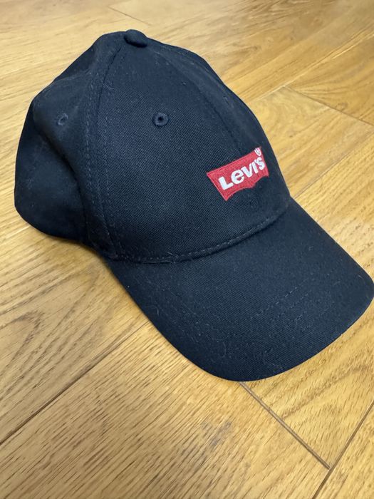 Продам кепку Levis