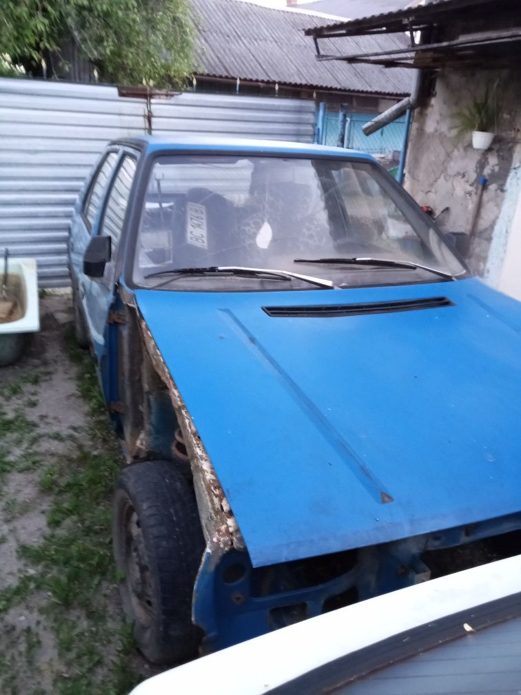 Продам автомобіль Шкода Фаворит синього кольору