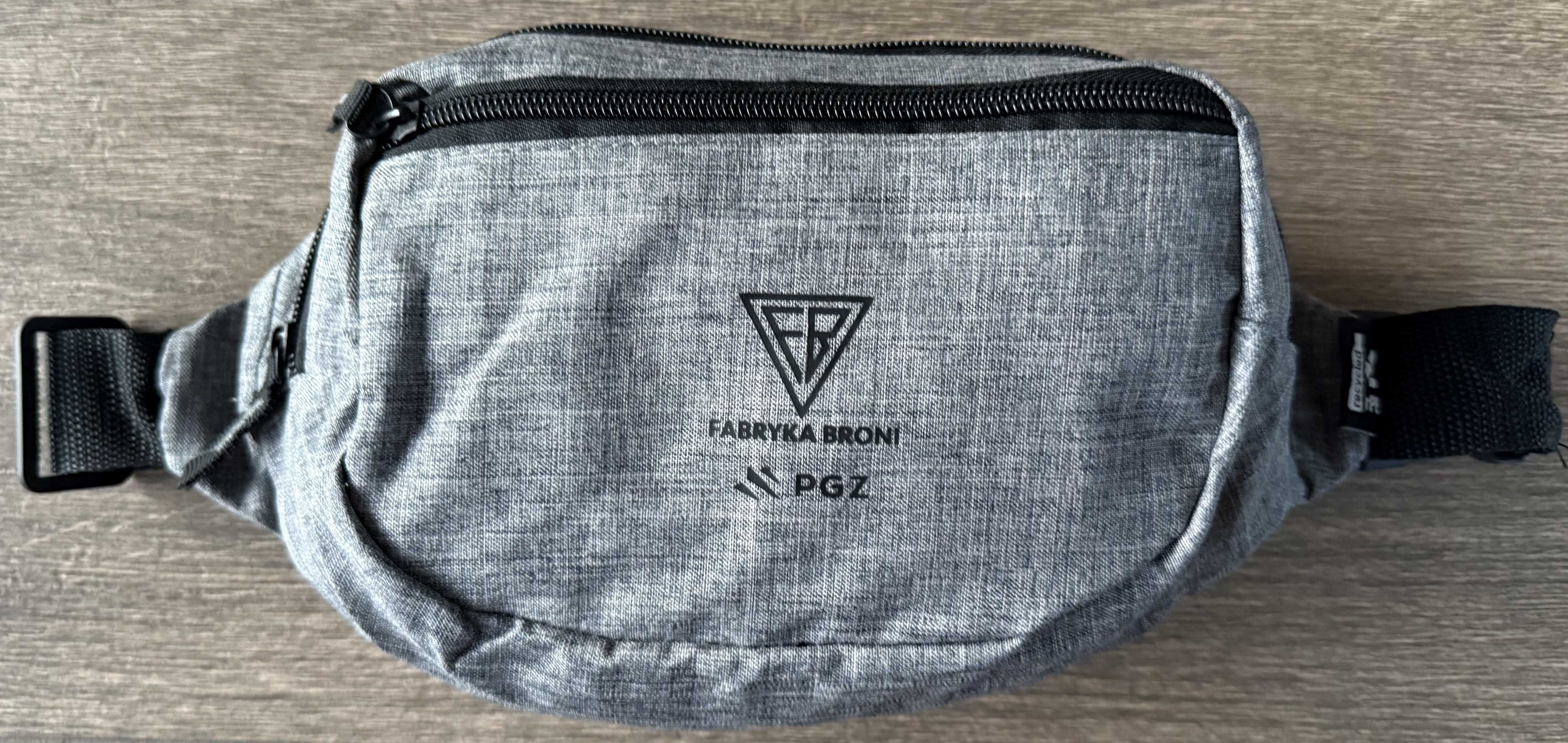 Nowa saszetka typu "nerka" szara z logo Fabryka Broni