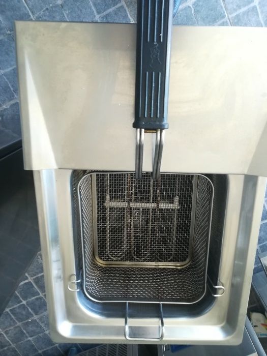 ACM910 - Fritadeira com cuba de 18 litros. Trifásica.