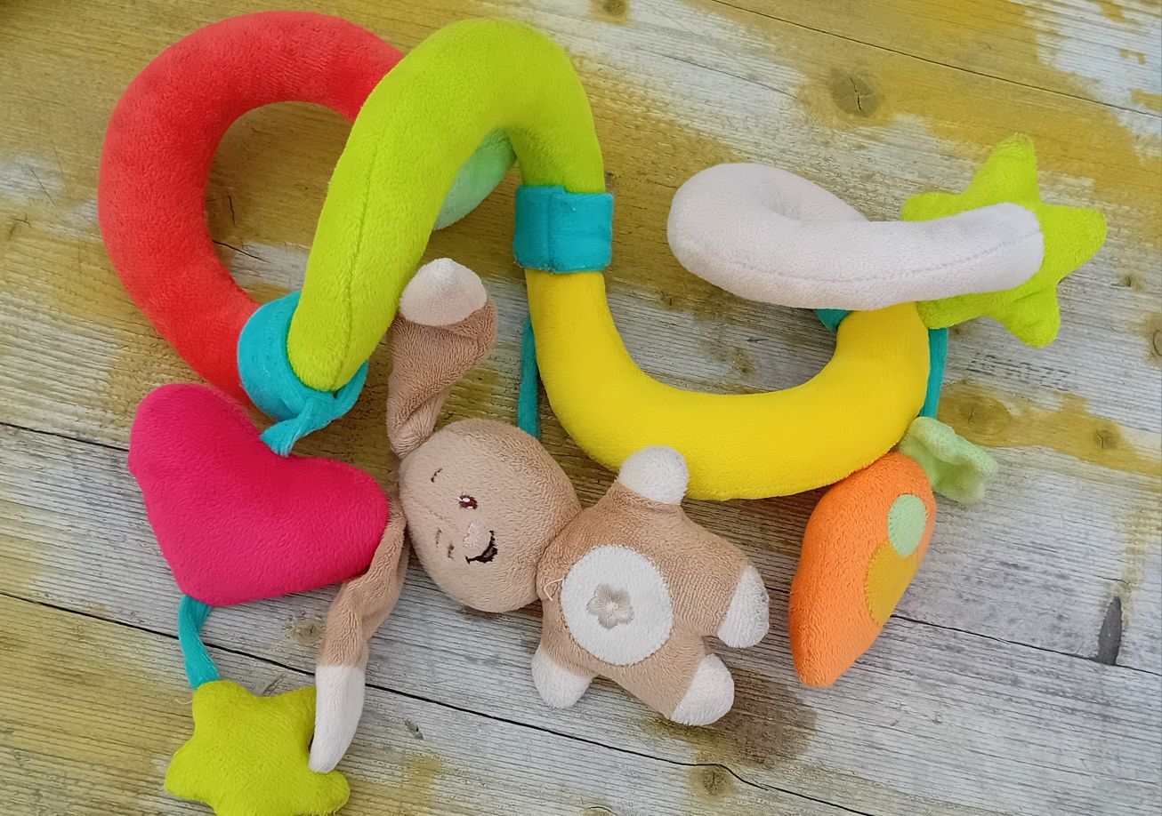 Brinquedo para pendurar no ovo/ carrinho de bebé