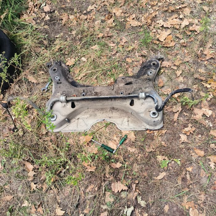 renault laguna 2 підрамник передній