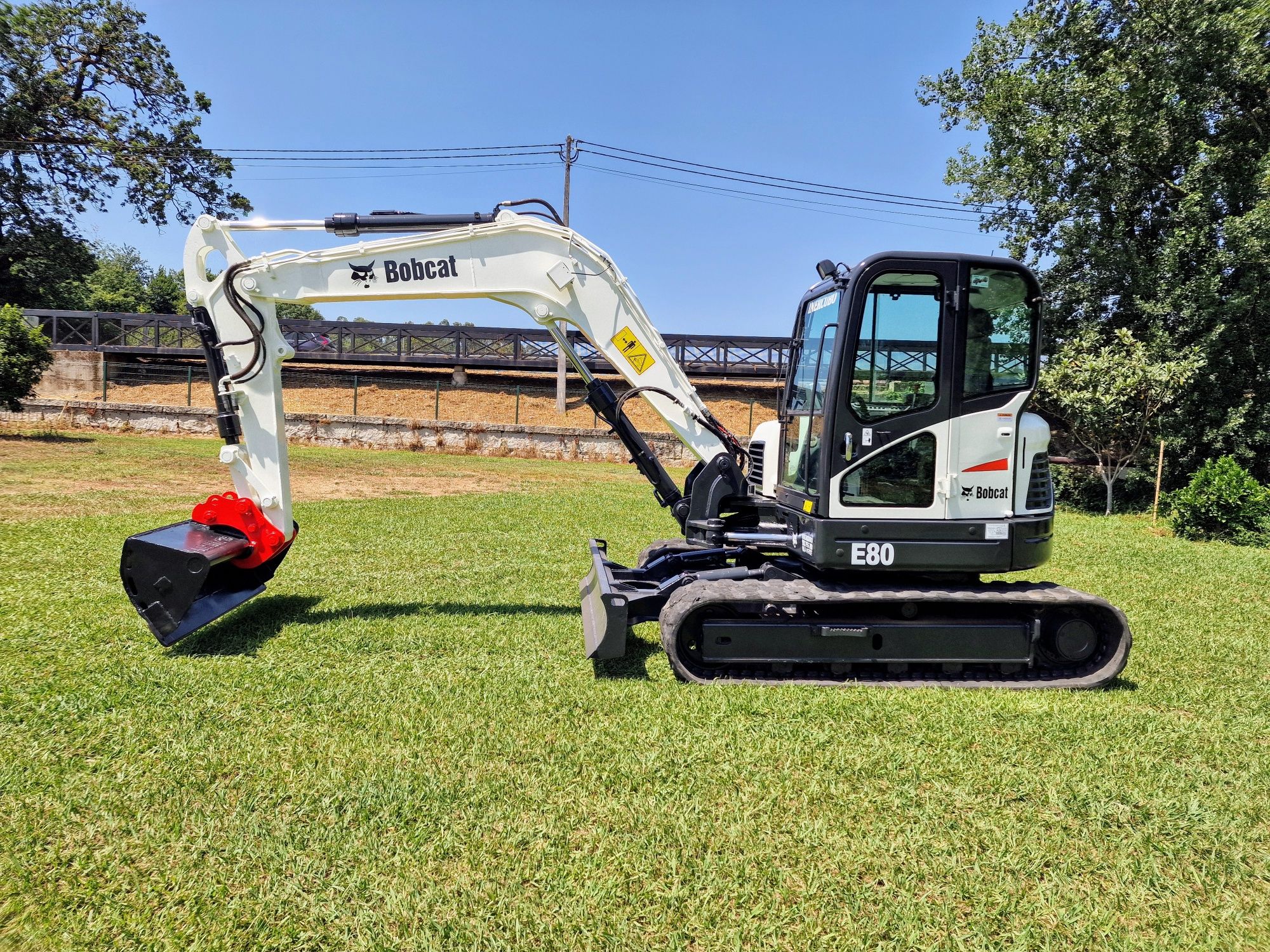 Mini escavadora bobcat 8 tn